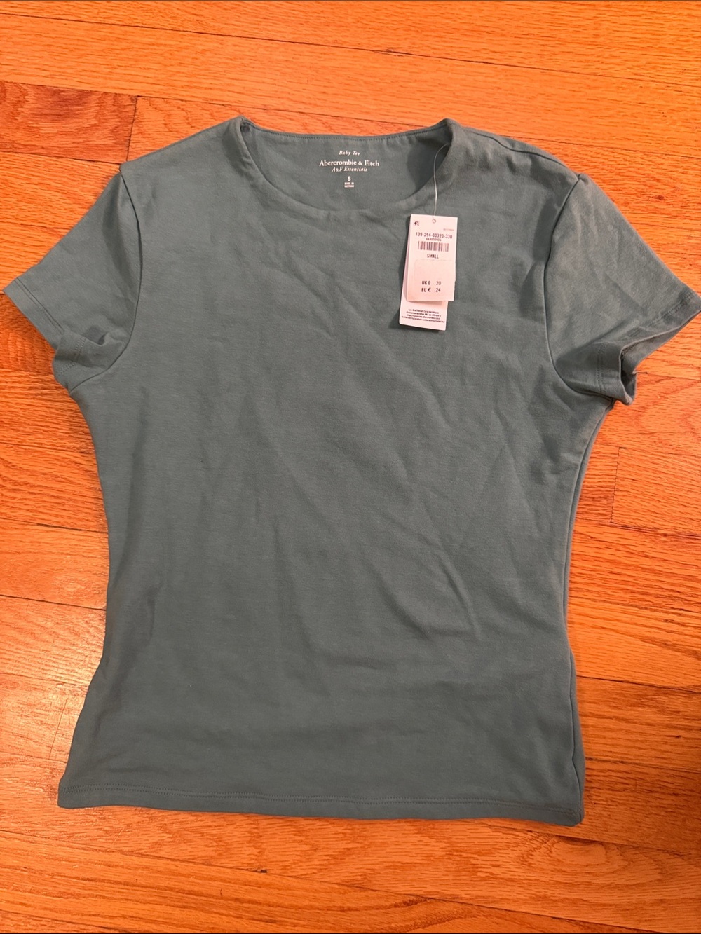 NWT Abercrombie & fitch a&f essentials baby tee